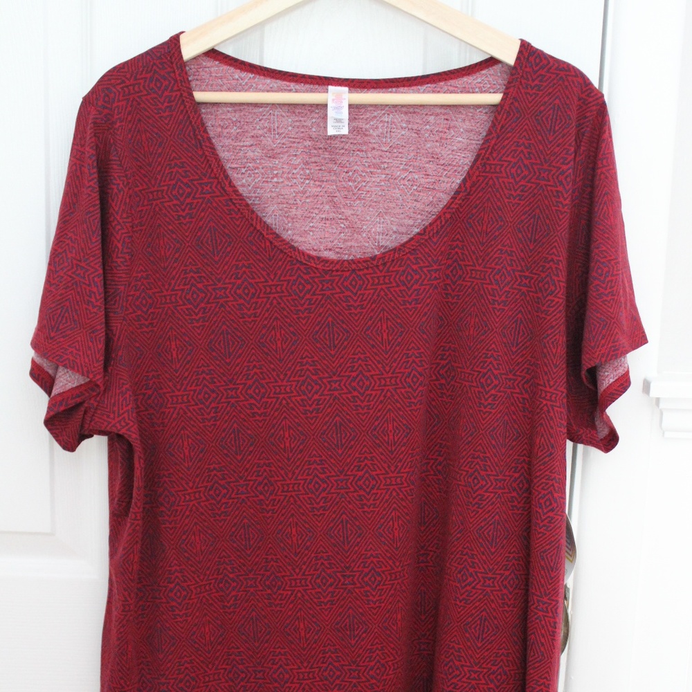 LulaRoe Navy and Red Print Classic T 3XL